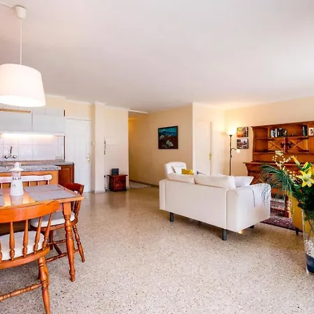 아파트 Stunning View 2 Bed Family 아칸티라도