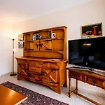 Stunning View 2 Bed Family 아파트 아칸티라도