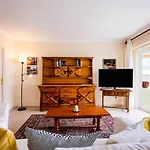 Stunning View 2 Bed Family 아파트